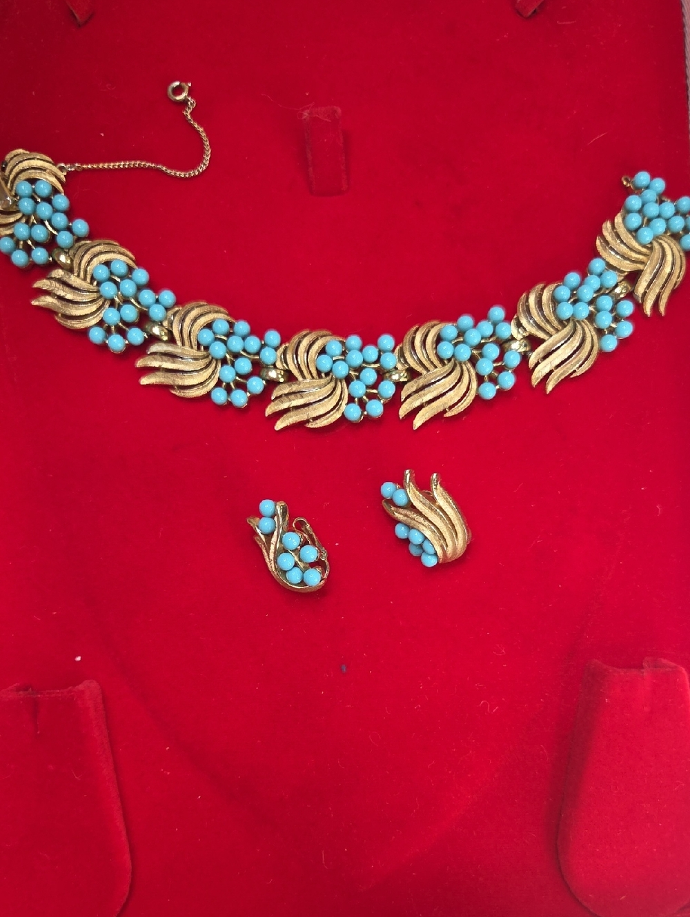 Vintage Crown Trifari Italian Designer Turquoise Bracelet And Earrings Set